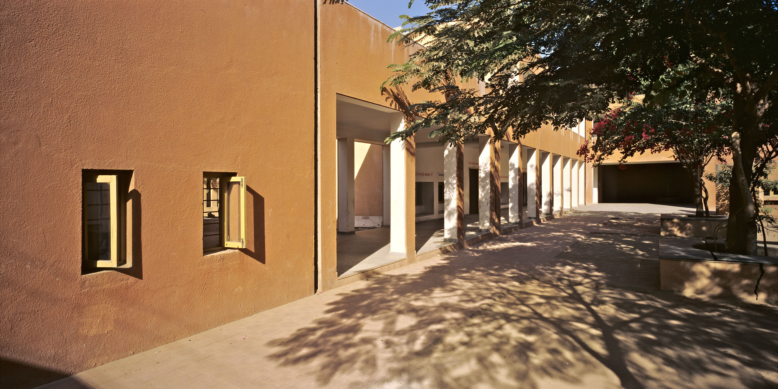 public buildings, samarkhiali, kutch